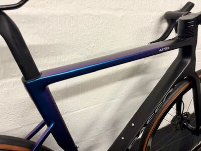 Basso Astra Ultegra Di2 Shamal Dual Profile click to zoom image