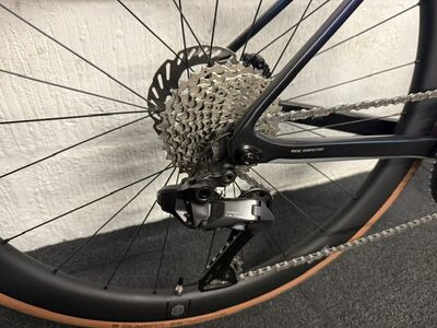 Basso Astra Ultegra Di2 ERE Explorator click to zoom image