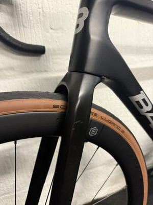 Basso Astra Ultegra Di2 ERE Explorator click to zoom image
