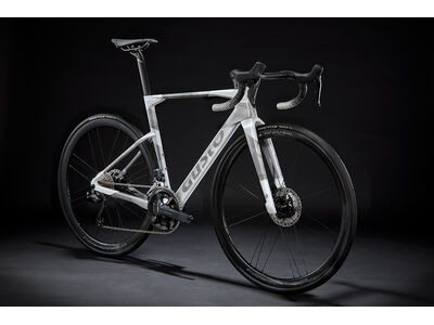 Gusto GTR Sport Legend - Shimano 105 Di2 12 Speed click to zoom image